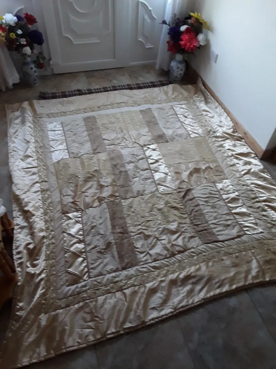 King size bedspread good condition - Image 1