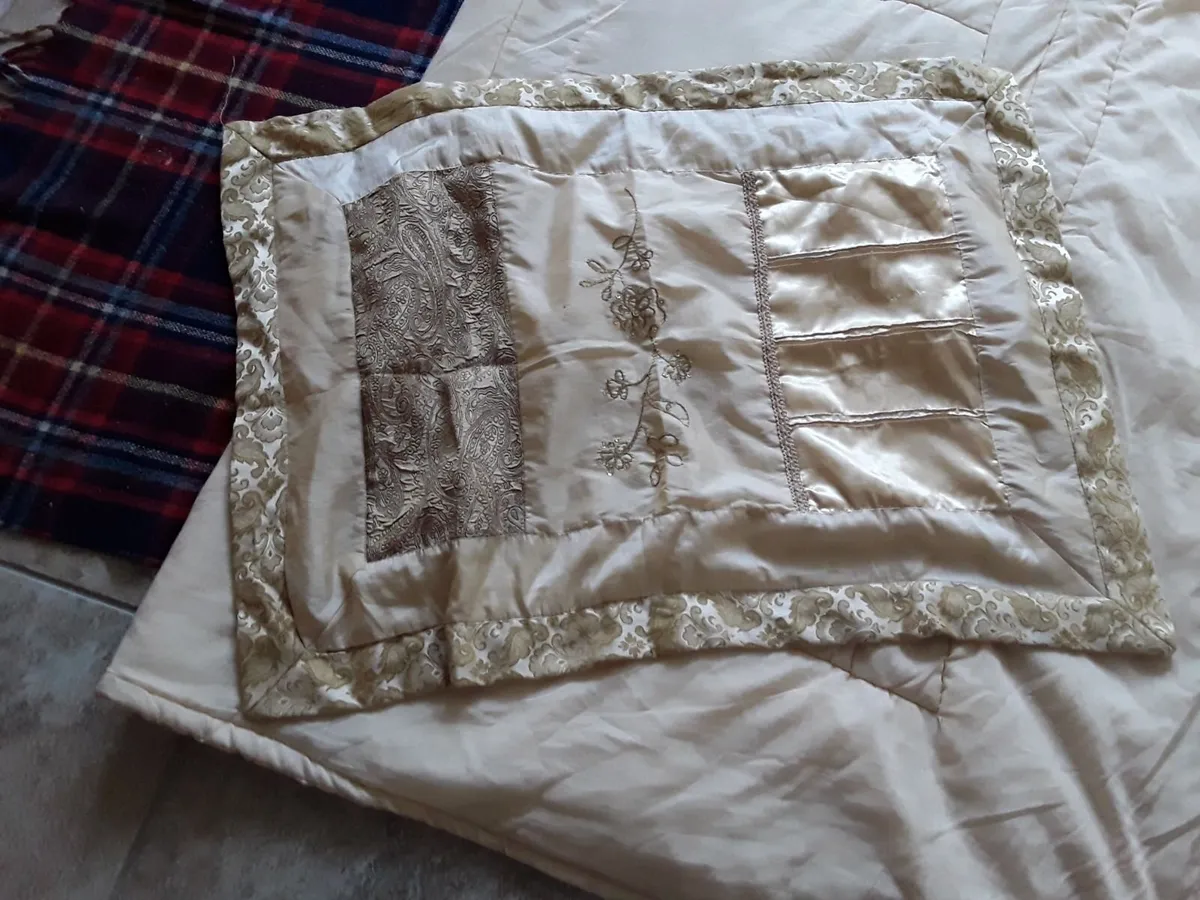 King size bedspread good condition - Image 2