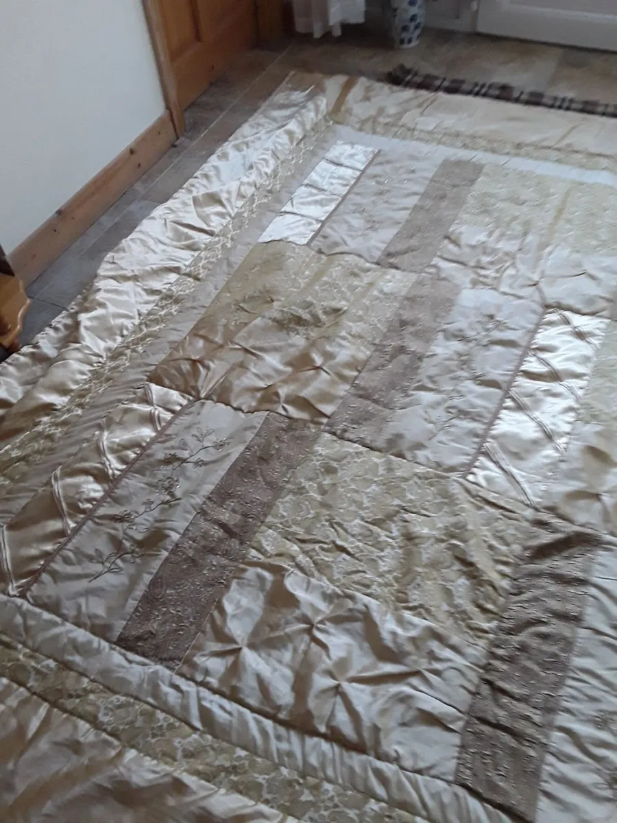 King size bedspread good condition - Image 3