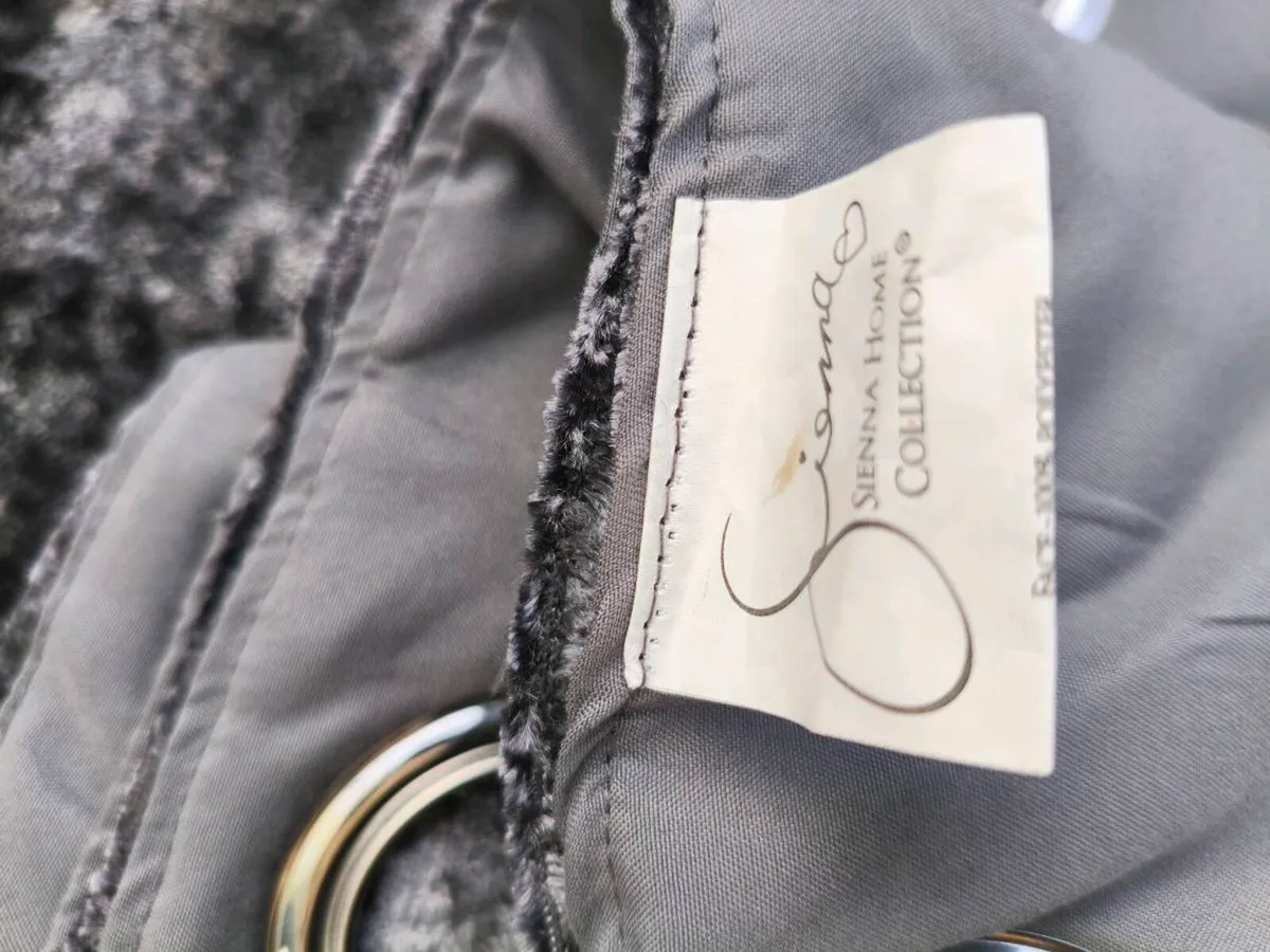 Beautiful gray crushed velvet curtains ,new 90/90 - Image 3