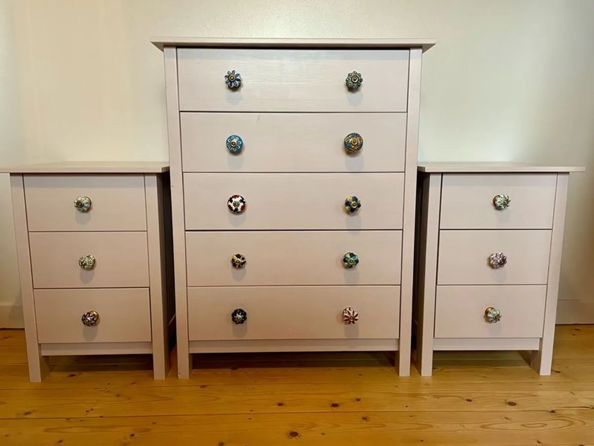 Chest of drawers & bedside tables - Image 1