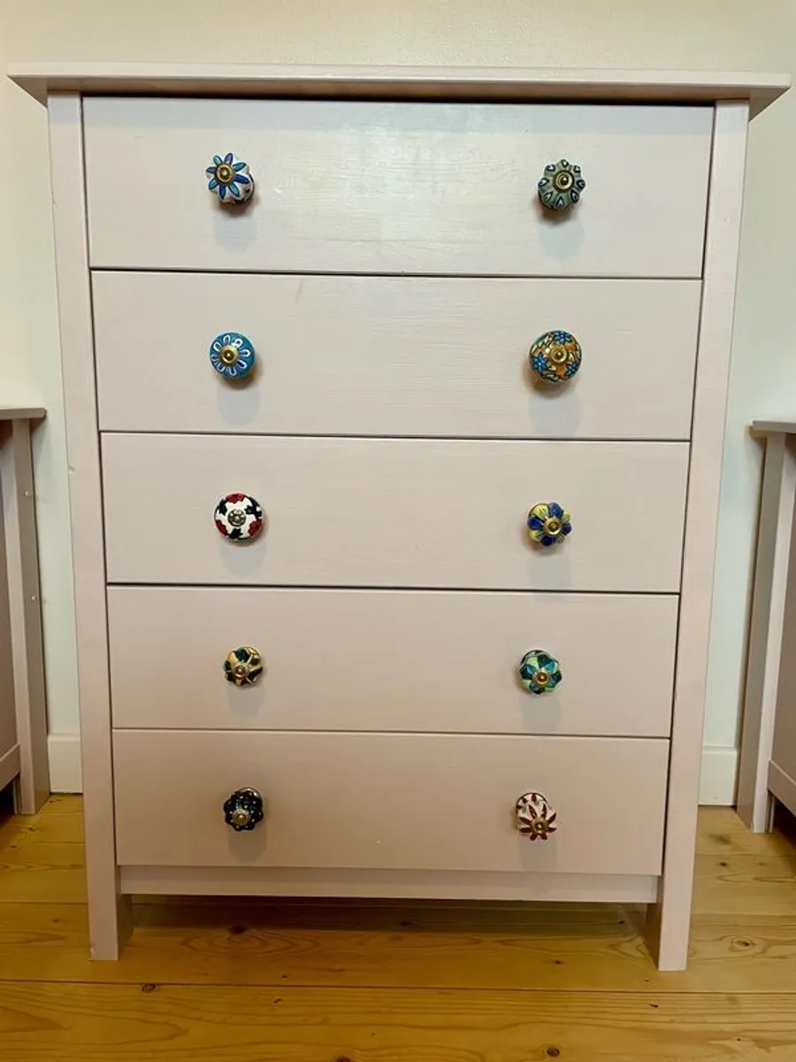 Chest of drawers & bedside tables - Image 2