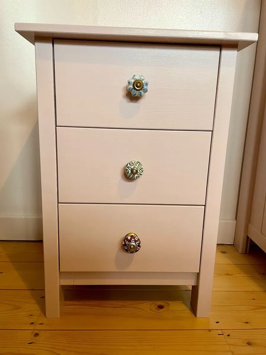 Chest of drawers & bedside tables - Image 4