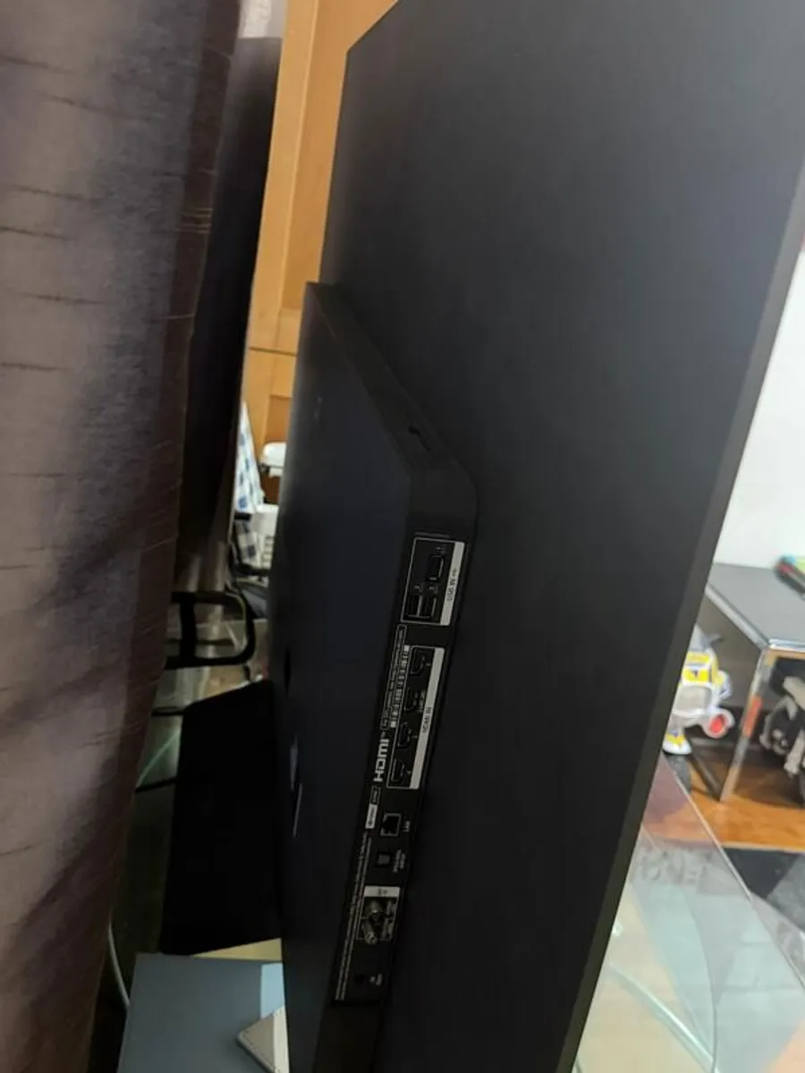 LG C4 65" OLED - Image 2