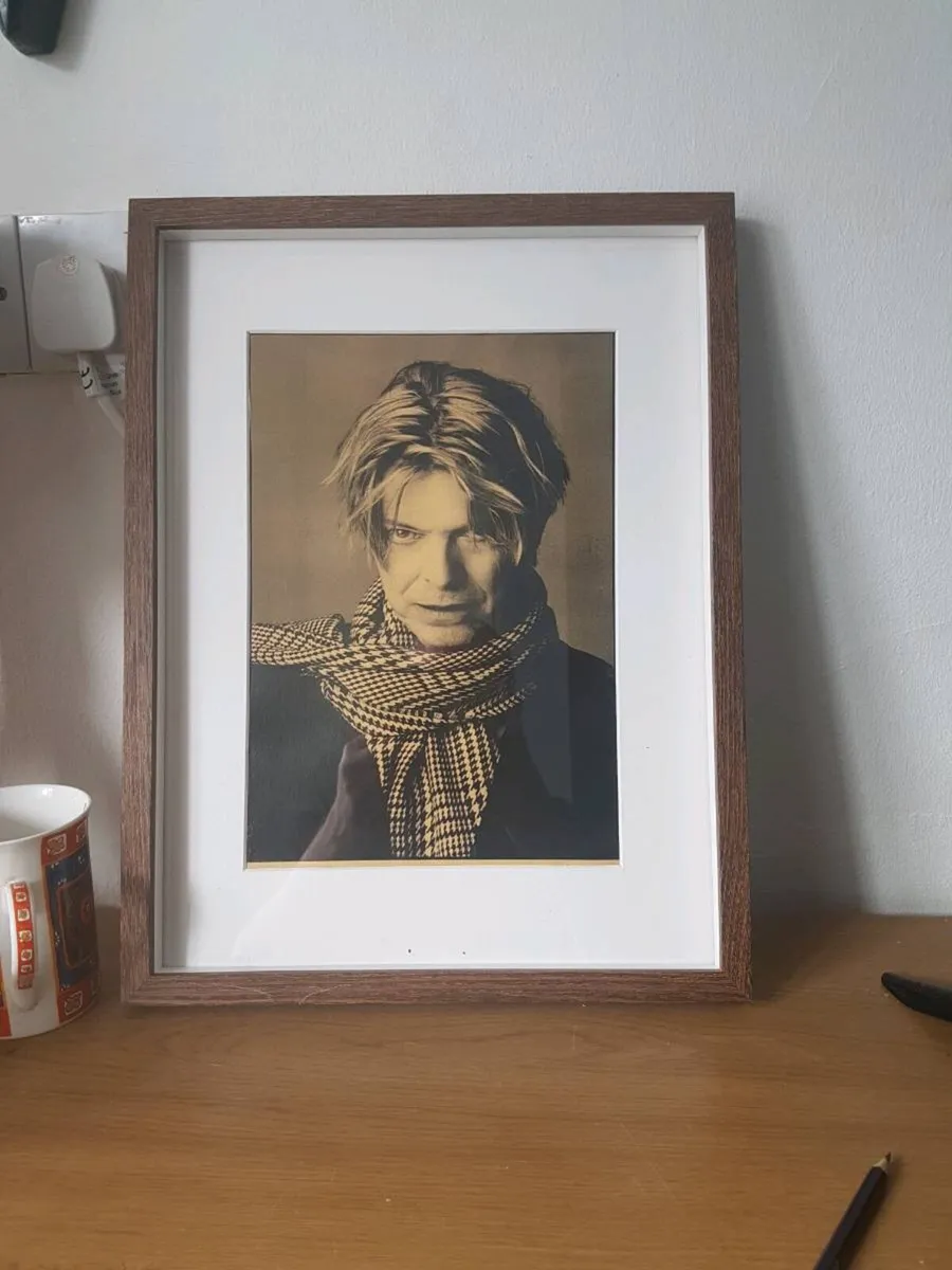 Bowie Large Framed Print 43 x 33cm