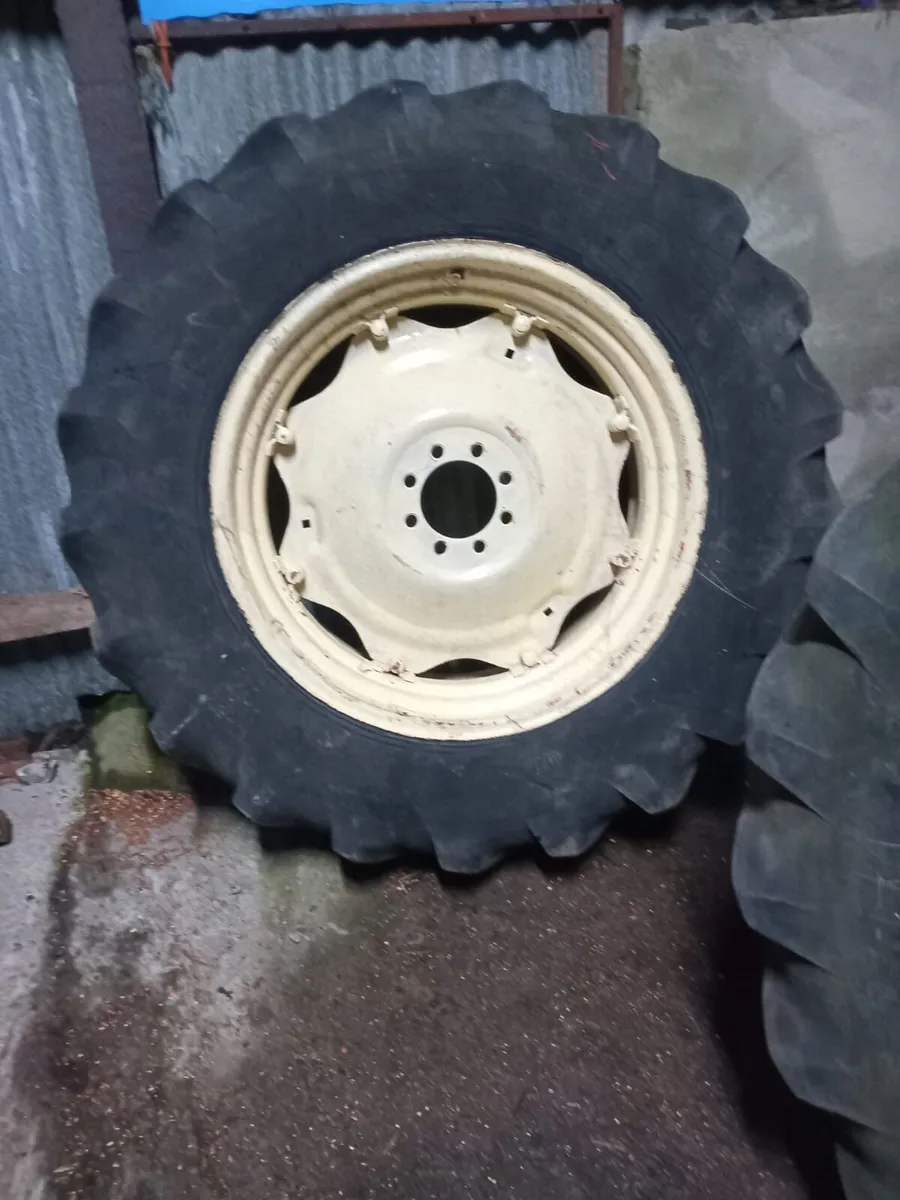 Case 16.9 X 34 Wheels - Image 3