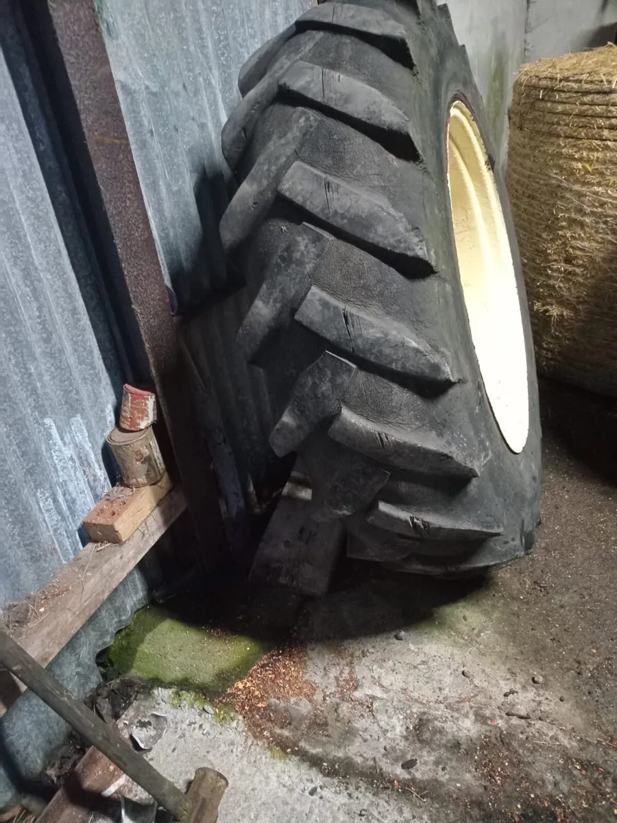 Case 16.9 X 34 Wheels - Image 4