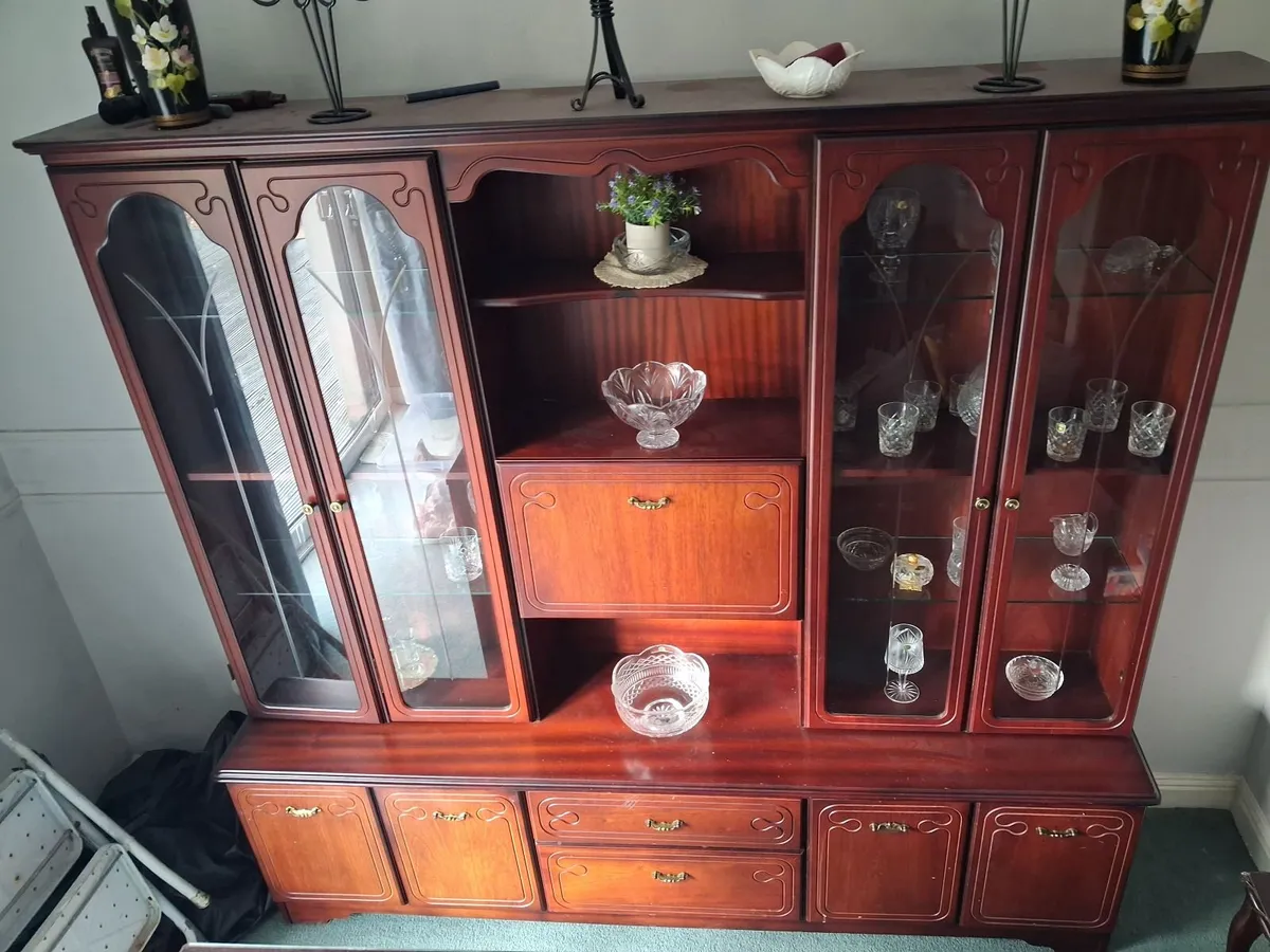 Dining display and cabinet unit - Image 1