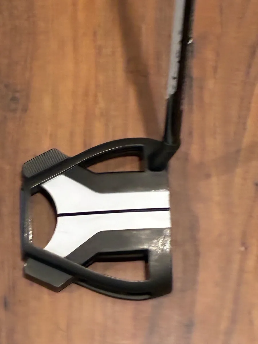 Putter for sale - Image 1