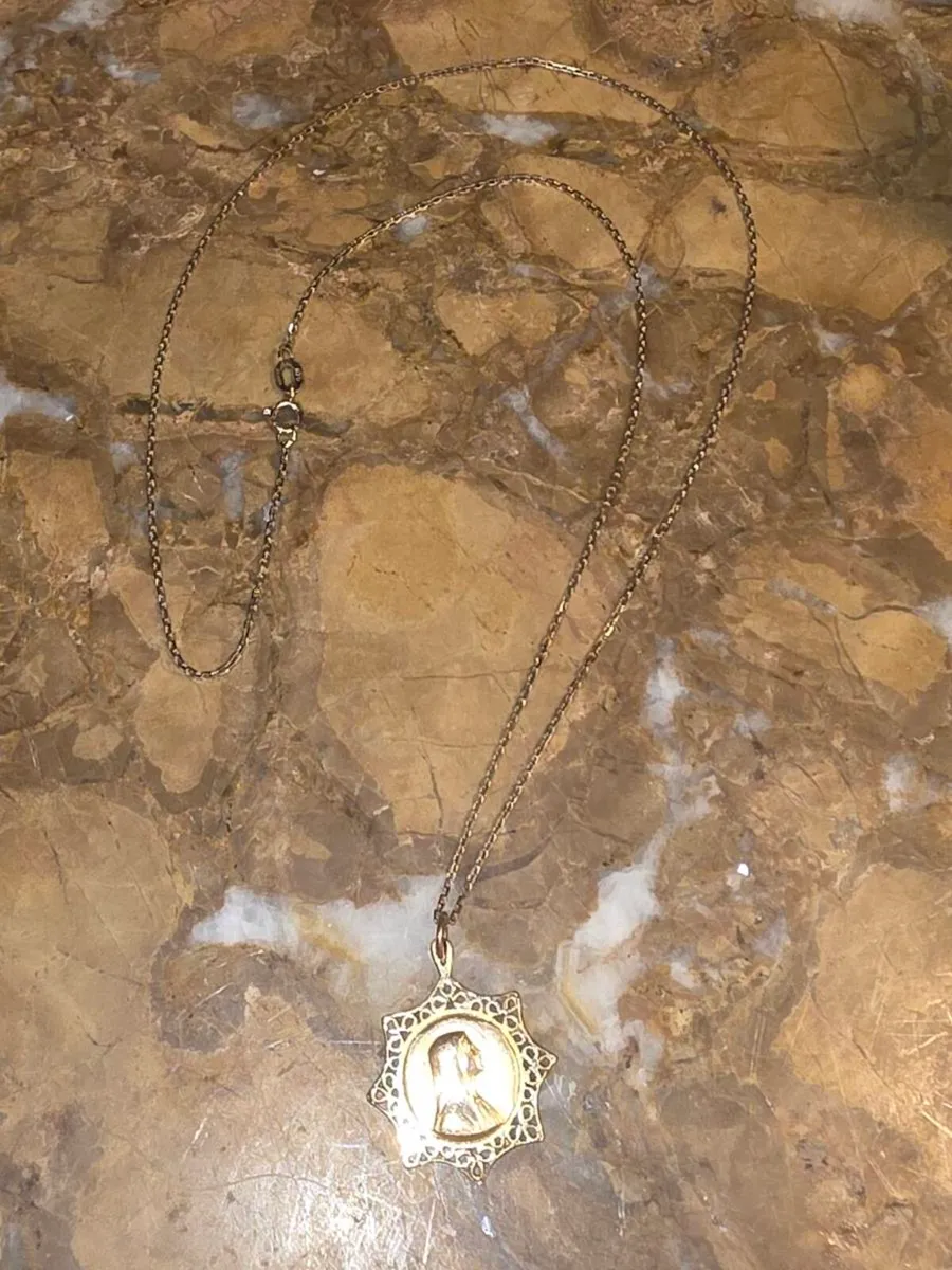 VINTAGE, OUR LADY,S MEDAL, 9CT Gold Necklace ! - Image 3