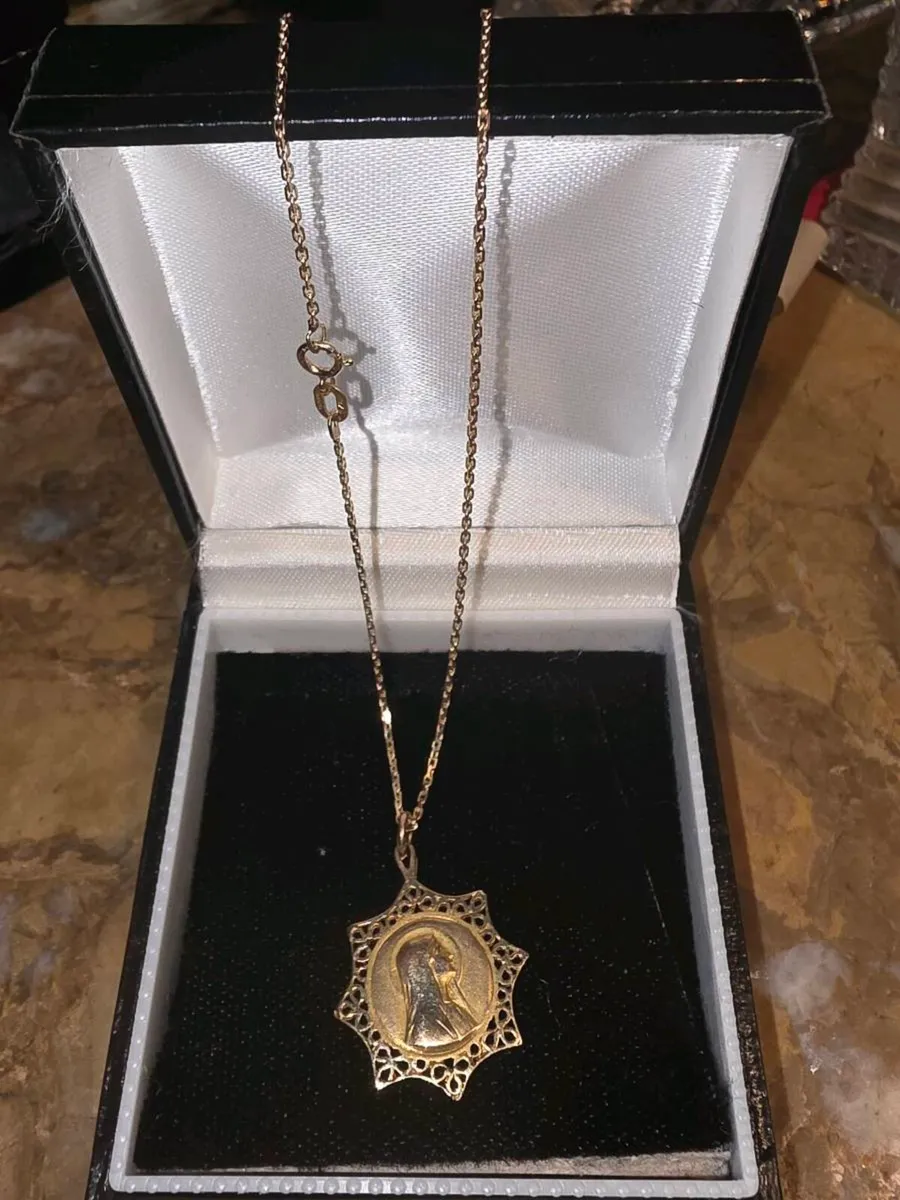 VINTAGE, OUR LADY,S MEDAL, 9CT Gold Necklace ! - Image 1