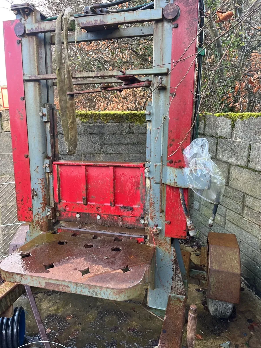 Stone gillitne for chopping stone - Image 2