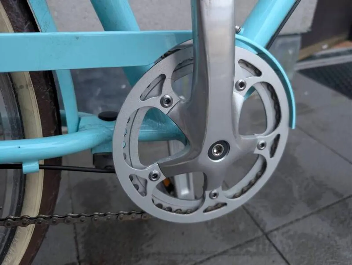 TREK Electra Loft 7i Step-Thru Blizzard Blue - Image 3