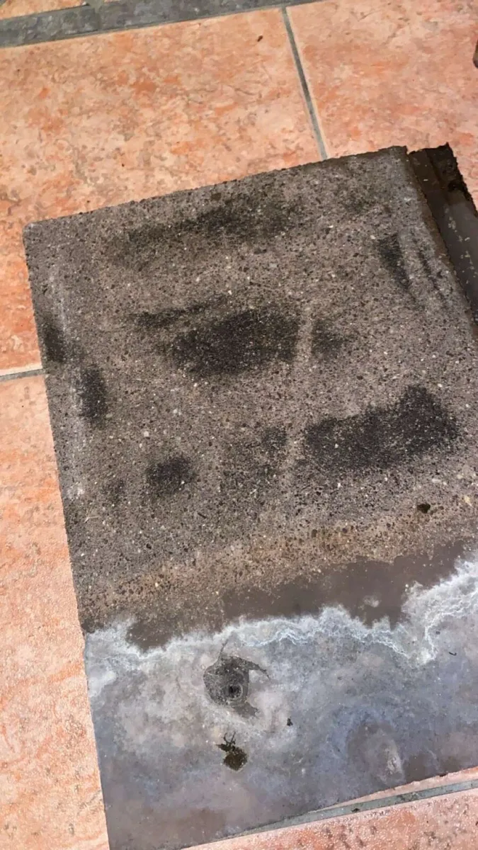 Red-Brown Quinn roof tiles - Image 4