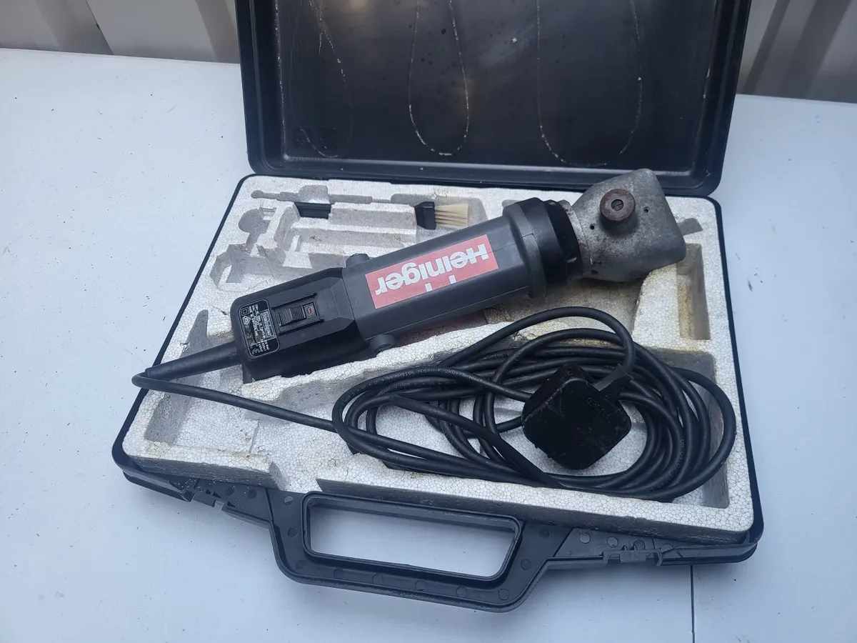 Cattle Equipment - Image 1