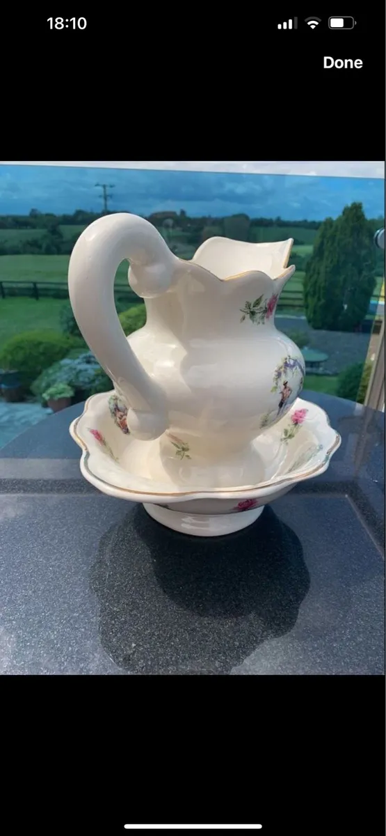 Staffordshire jug and basin - Image 2