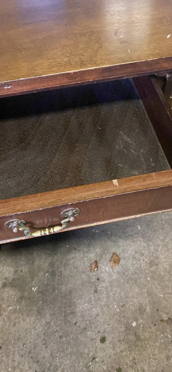 Chest of drawers and side table - Image 4