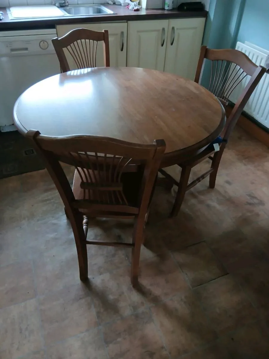 Kitchen table with 4 chairs - Image 2