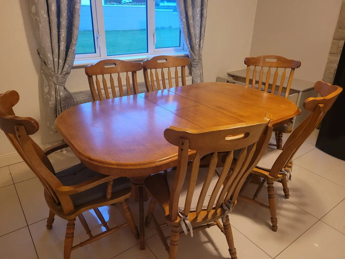 Table and chairs and couch - Image 3