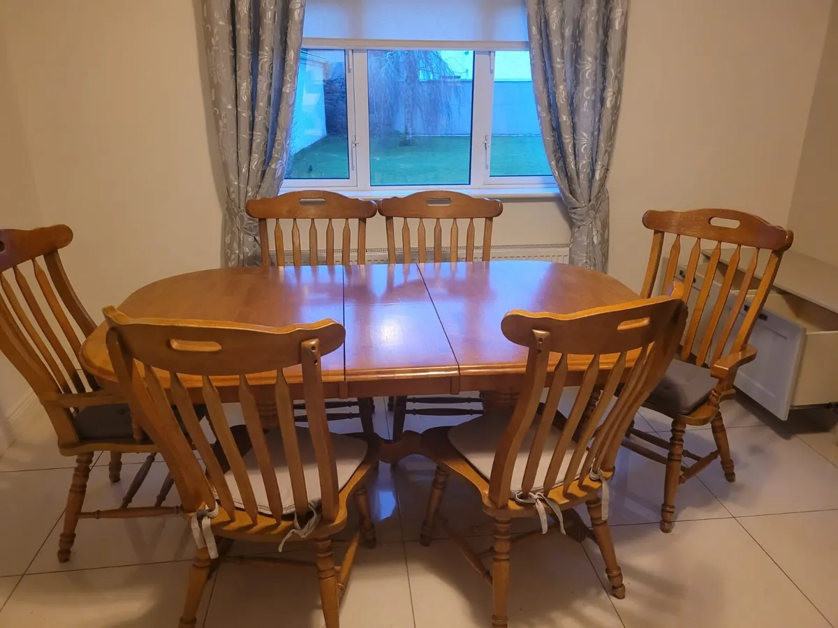 Table and chairs and couch - Image 4