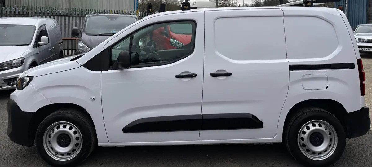 2024 Peugeot Partner Small Panel Van - Image 3