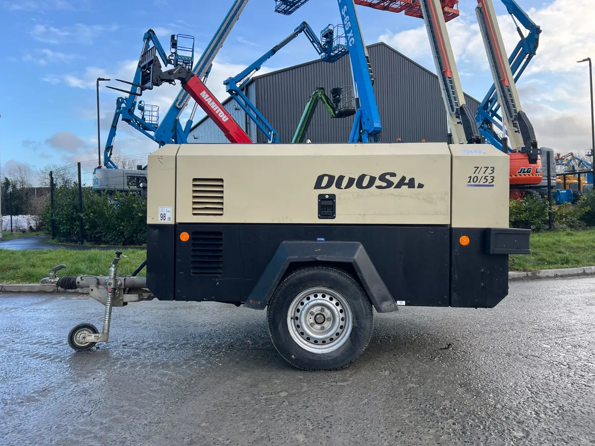 Doosan 7/73 260CFM Air Compressor - Image 1