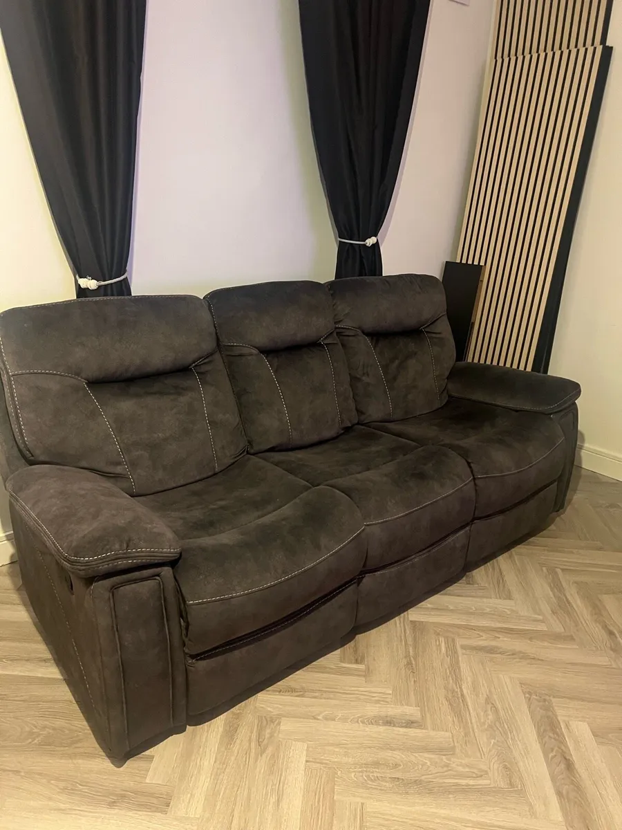 3-Seater recliner & 1-Seater Sofa - Image 1