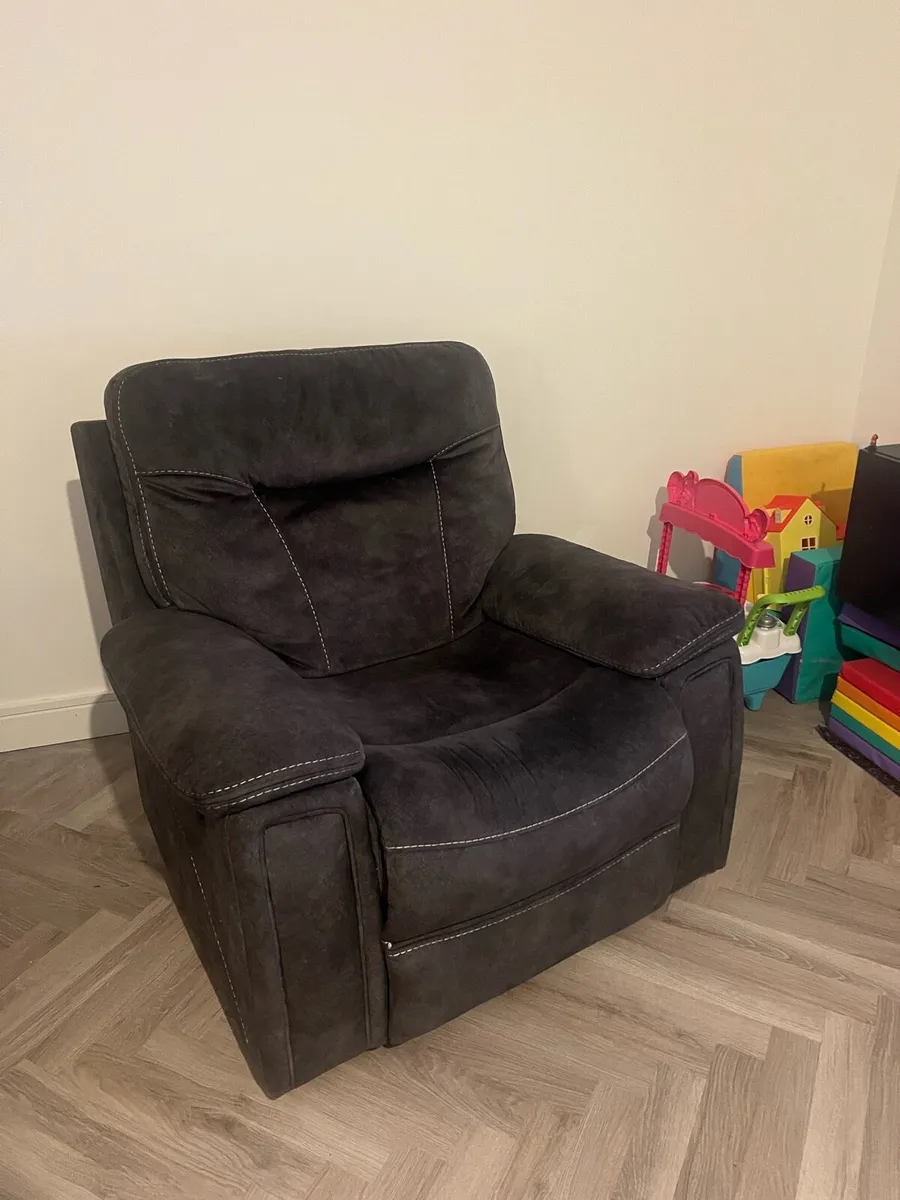3-Seater recliner & 1-Seater Sofa - Image 4