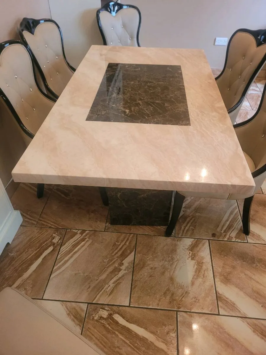 Marble table and chairs - Image 2