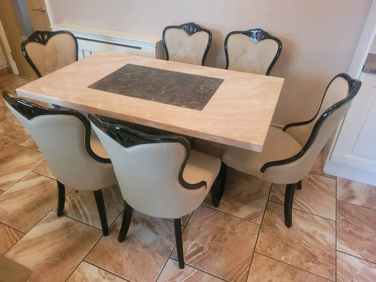 Marble table and chairs - Image 3