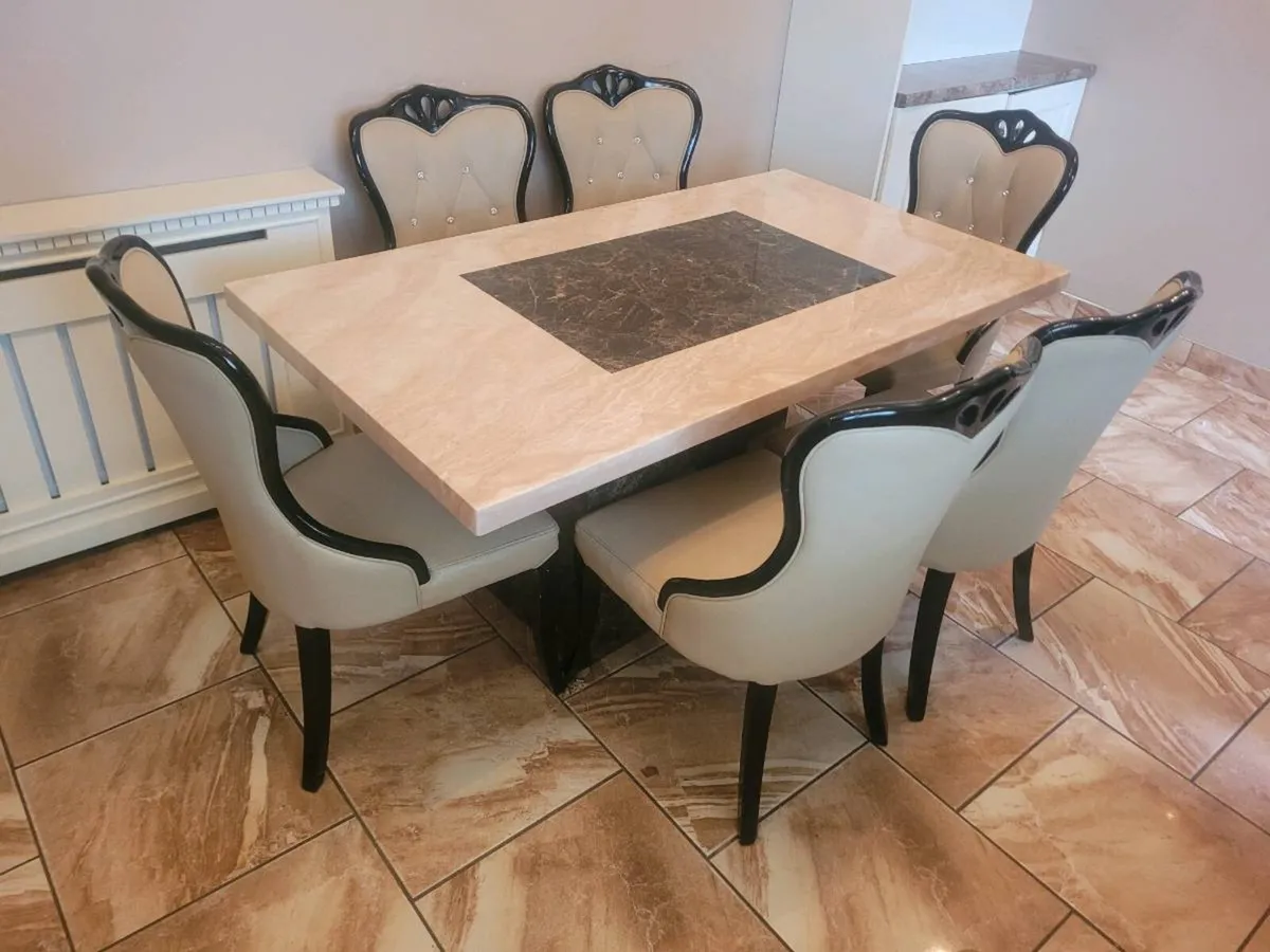 Marble table and chairs - Image 1