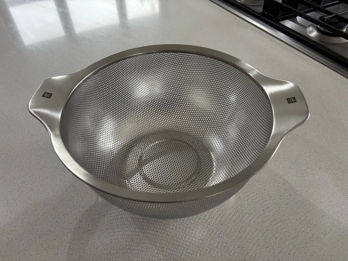 Zwilling large 24cm Collander - Image 3