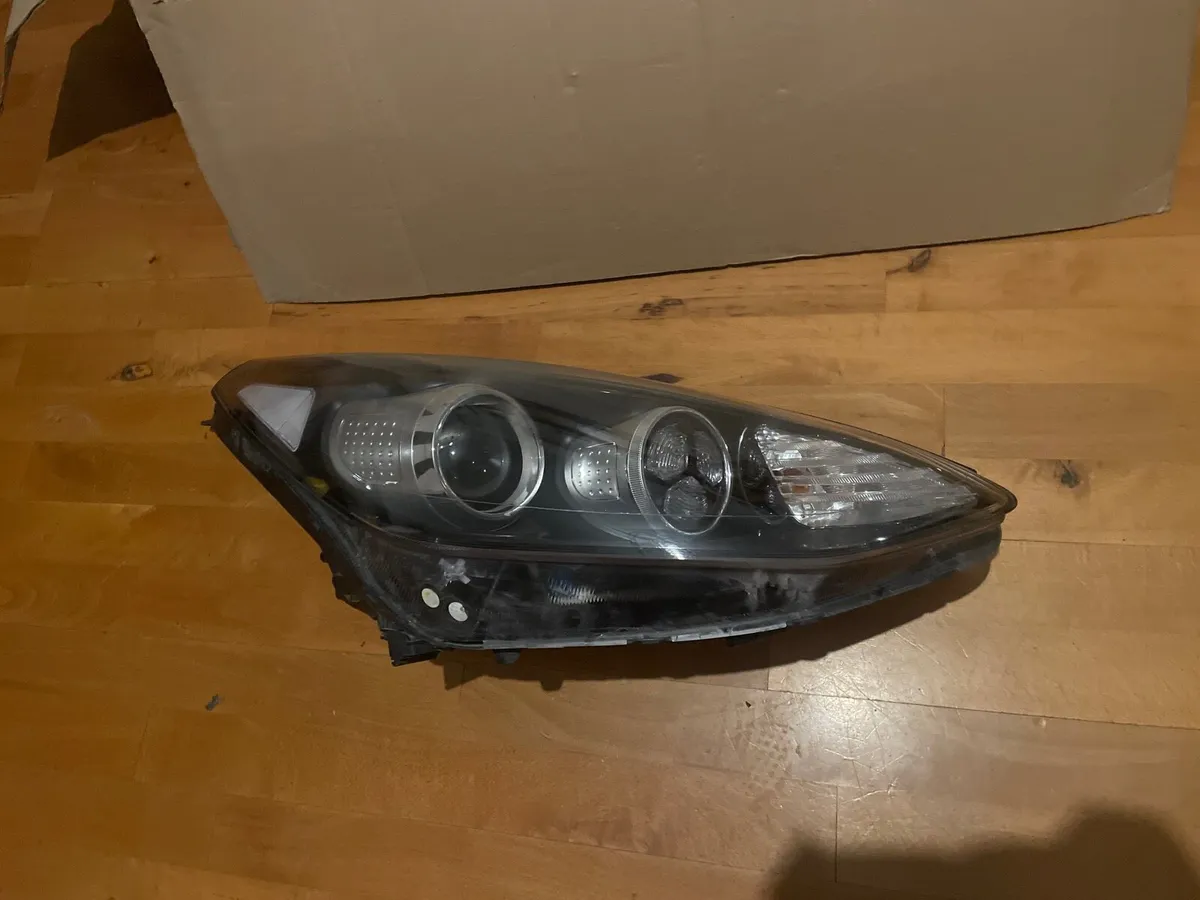 2016-2019 Kia sportage drivers side headlight - Image 1