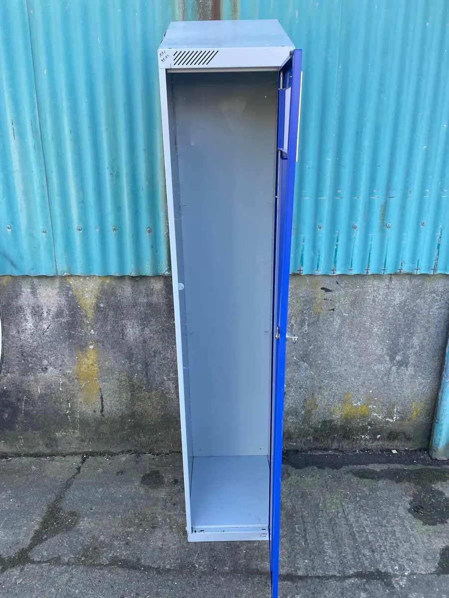 Steel locker with key - Image 2