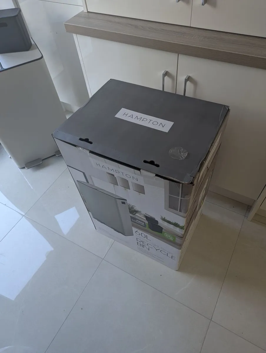 Hampton 60L recycle bin - Image 2