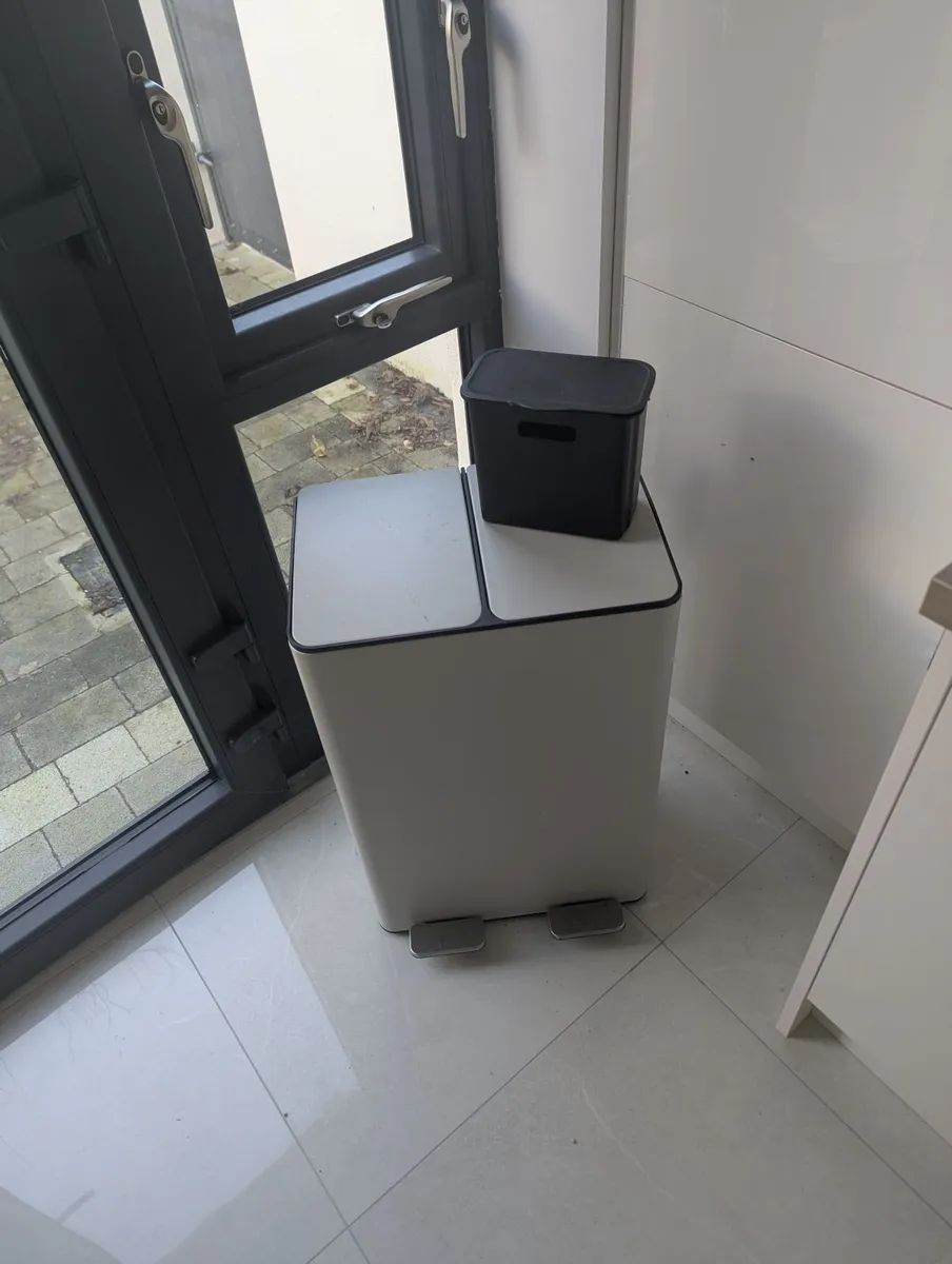 Hampton 60L recycle bin - Image 1