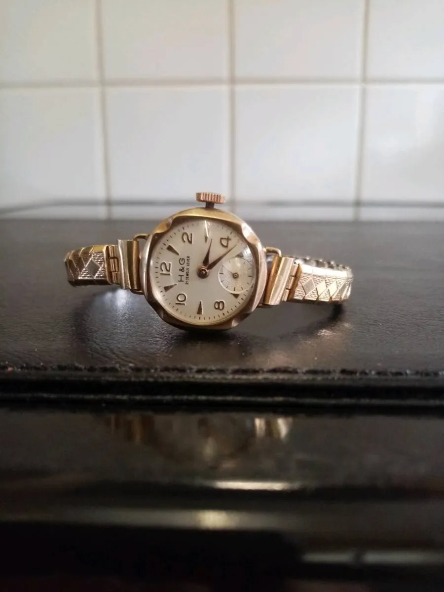 9ct Solid Gold Ladies Watch - Image 3