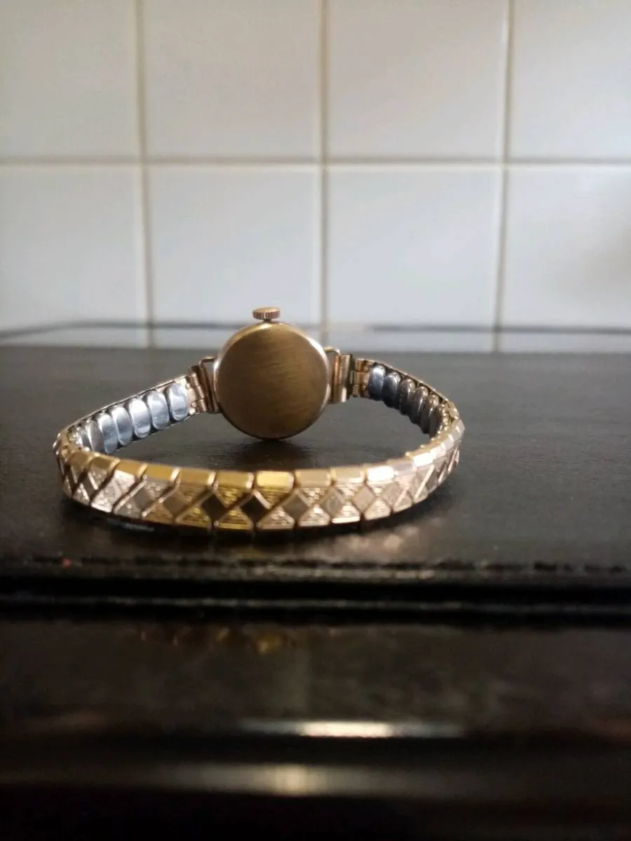 9ct Solid Gold Ladies Watch - Image 2