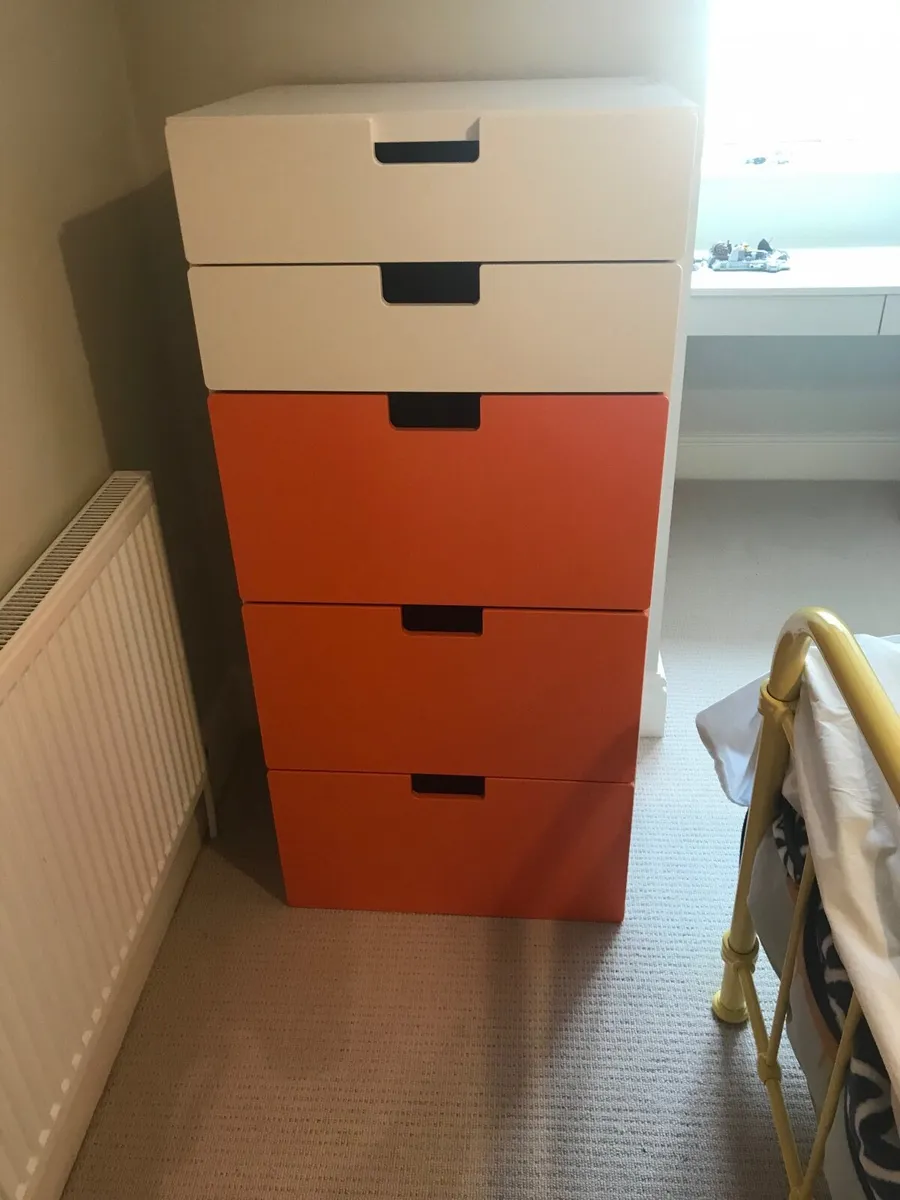 Chest of drawers