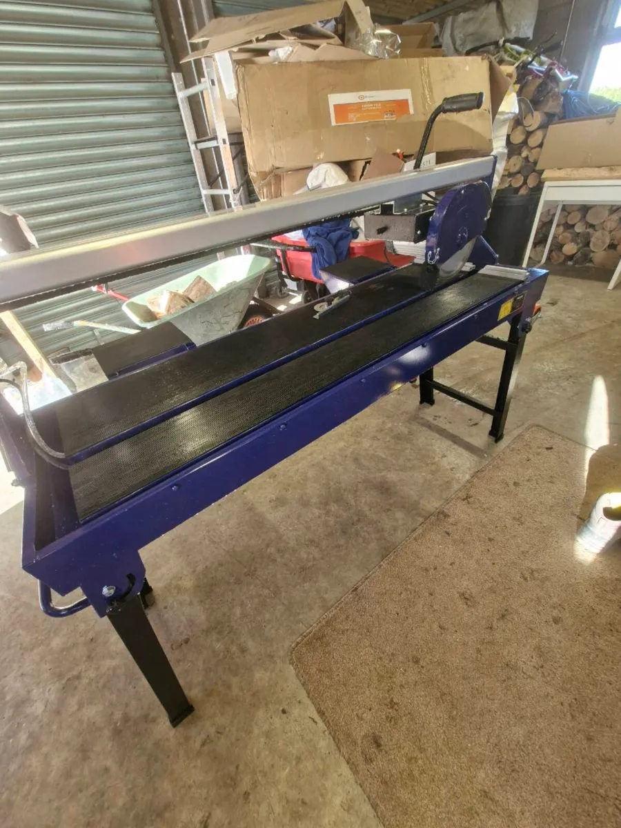 Wet tile cutting bench - Image 1