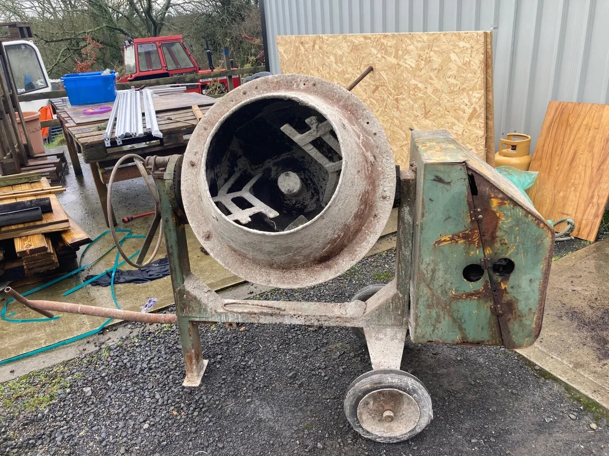 Cement mixer petrol engine - Image 1