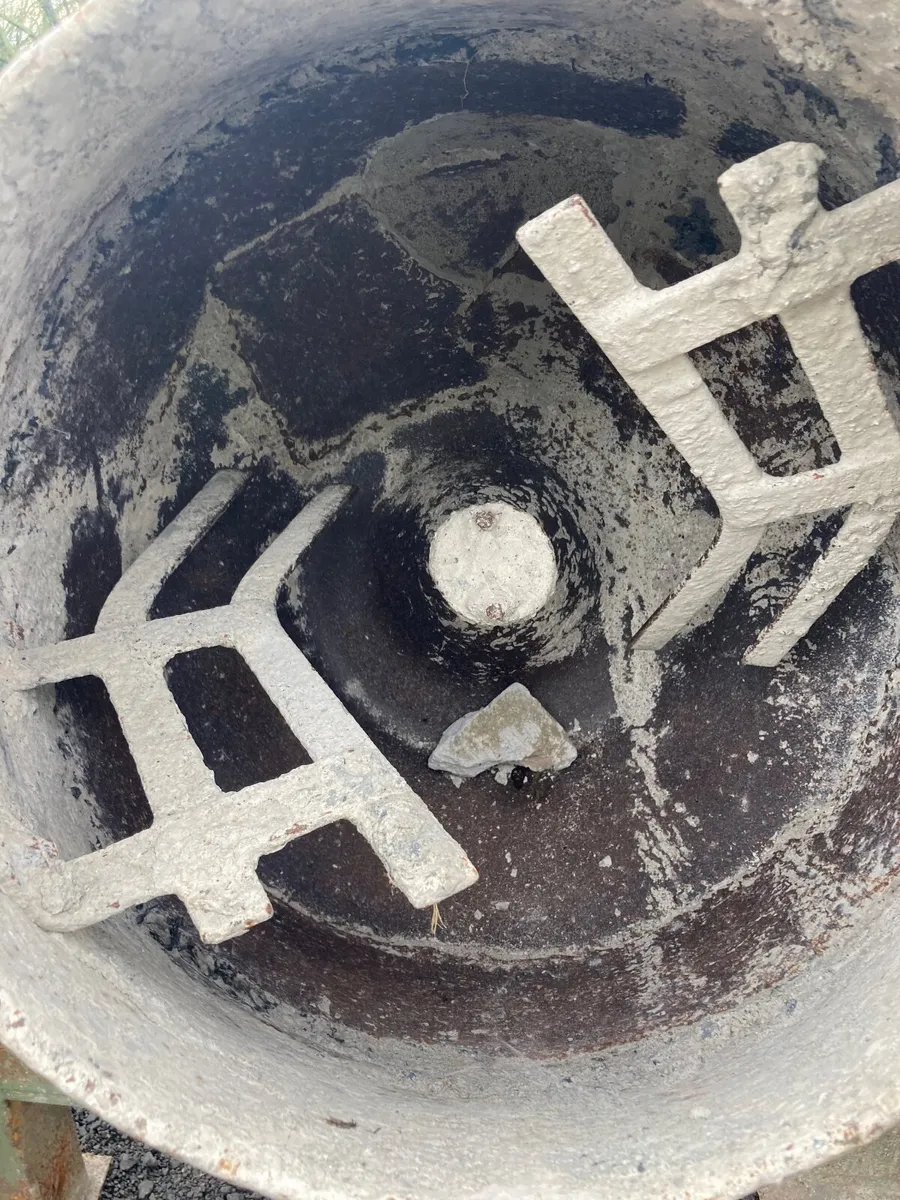 Cement mixer petrol engine - Image 3
