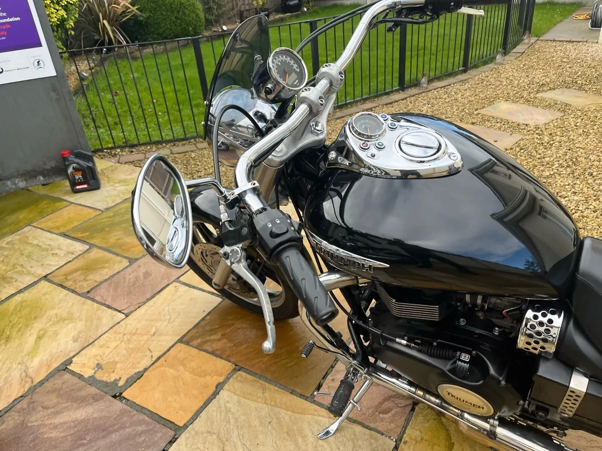 Triumph Bonneville Speedmaster 900 - Image 4