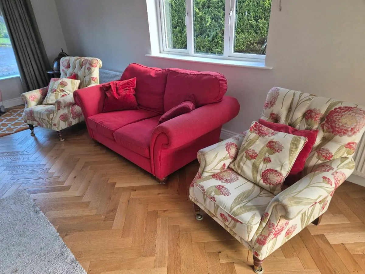 Suite of furniture - Image 1