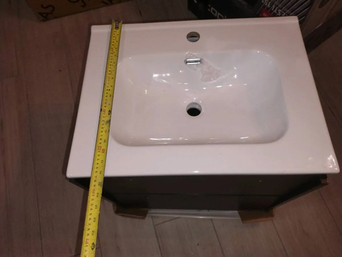 Wall hanging sink unit 600mm x 450mm - Image 1