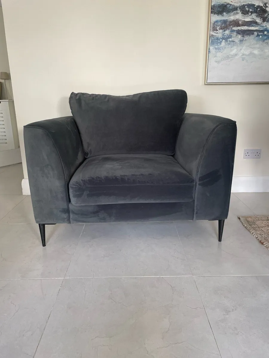 3 seater sofa and 1 seater set + frame - Image 2