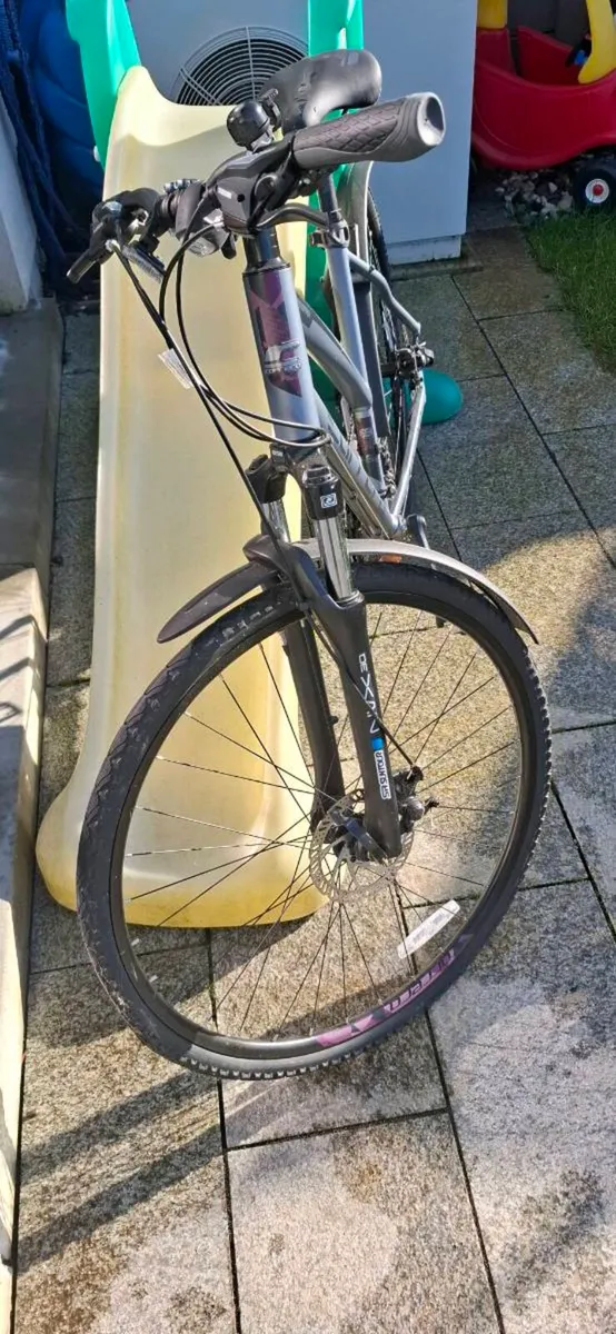 Carrera Crossfire II Hybrid Bike – Disc Brakes, Su - Image 2