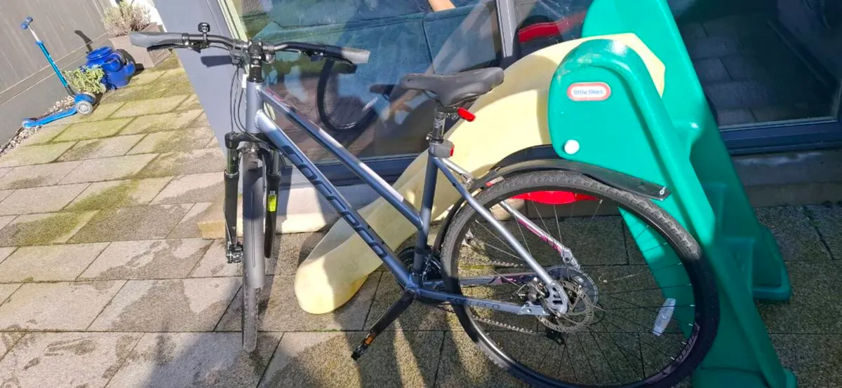 Carrera Crossfire II Hybrid Bike – Disc Brakes, Su - Image 4