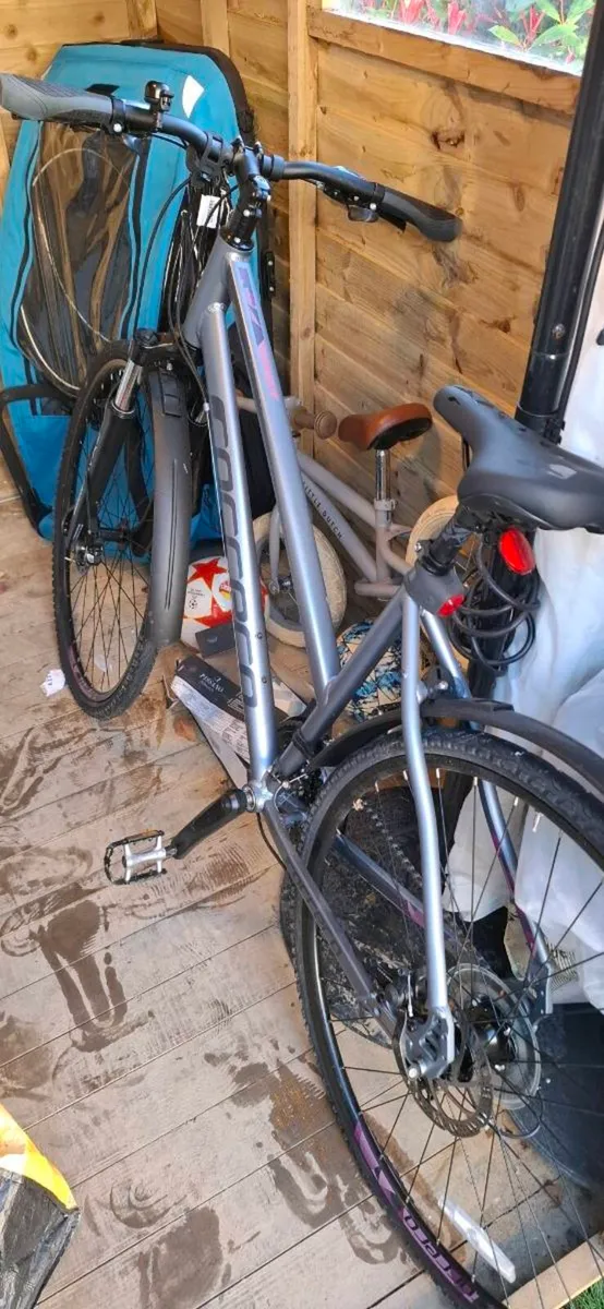 Carrera Crossfire II Hybrid Bike – Disc Brakes, Su - Image 1