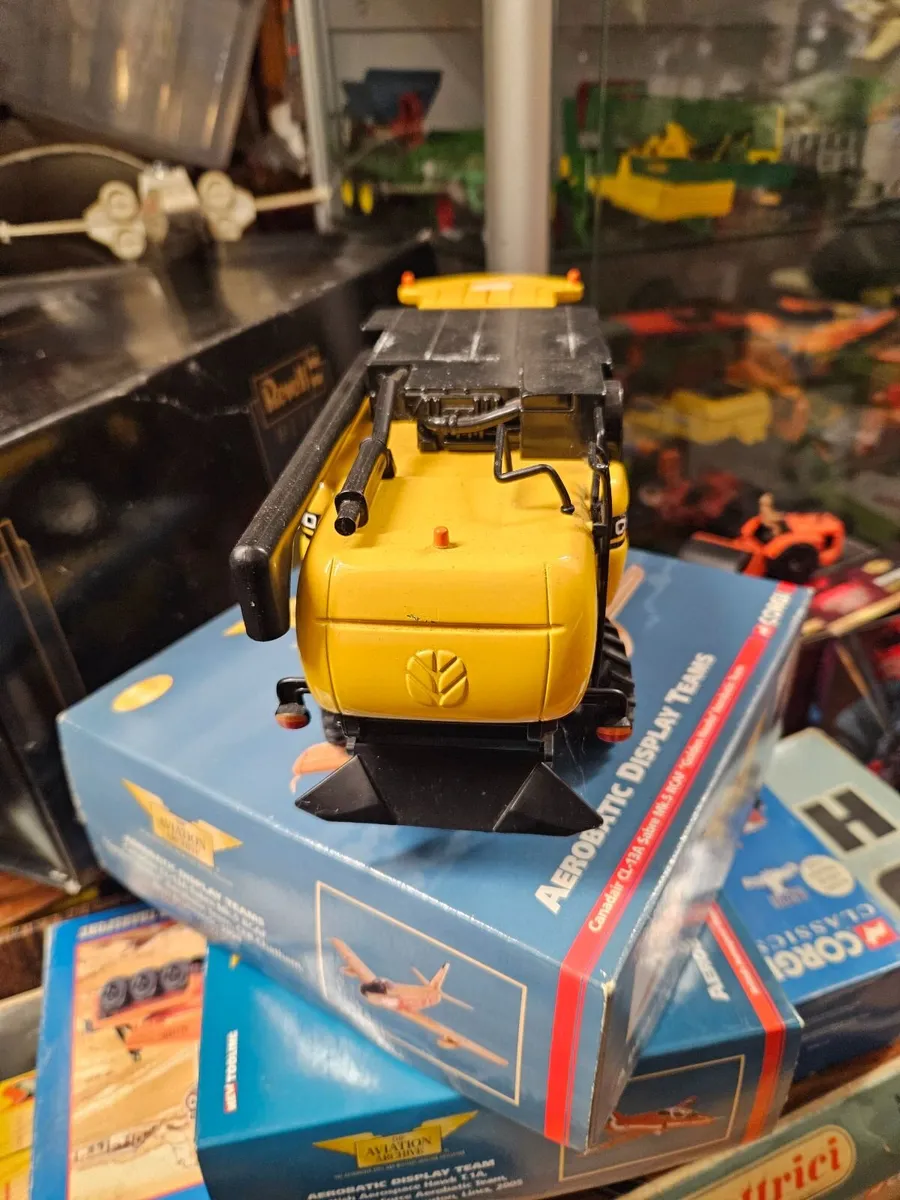 Britain's New Holland Combine No header - Image 3